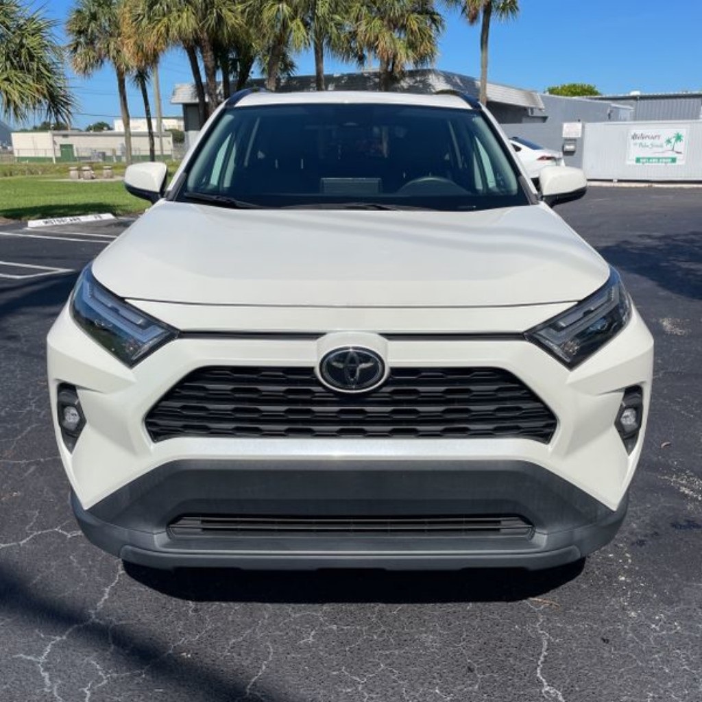 2022 Toyota RAV4 XLE Premium photo 2