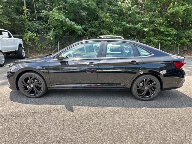 2025 Volkswagen Jetta SE photo 4