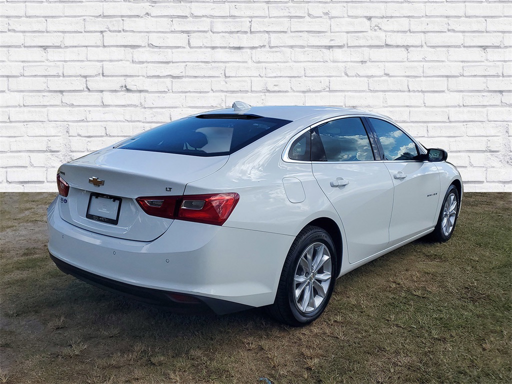 2024 Chevrolet Malibu 1LT photo 2