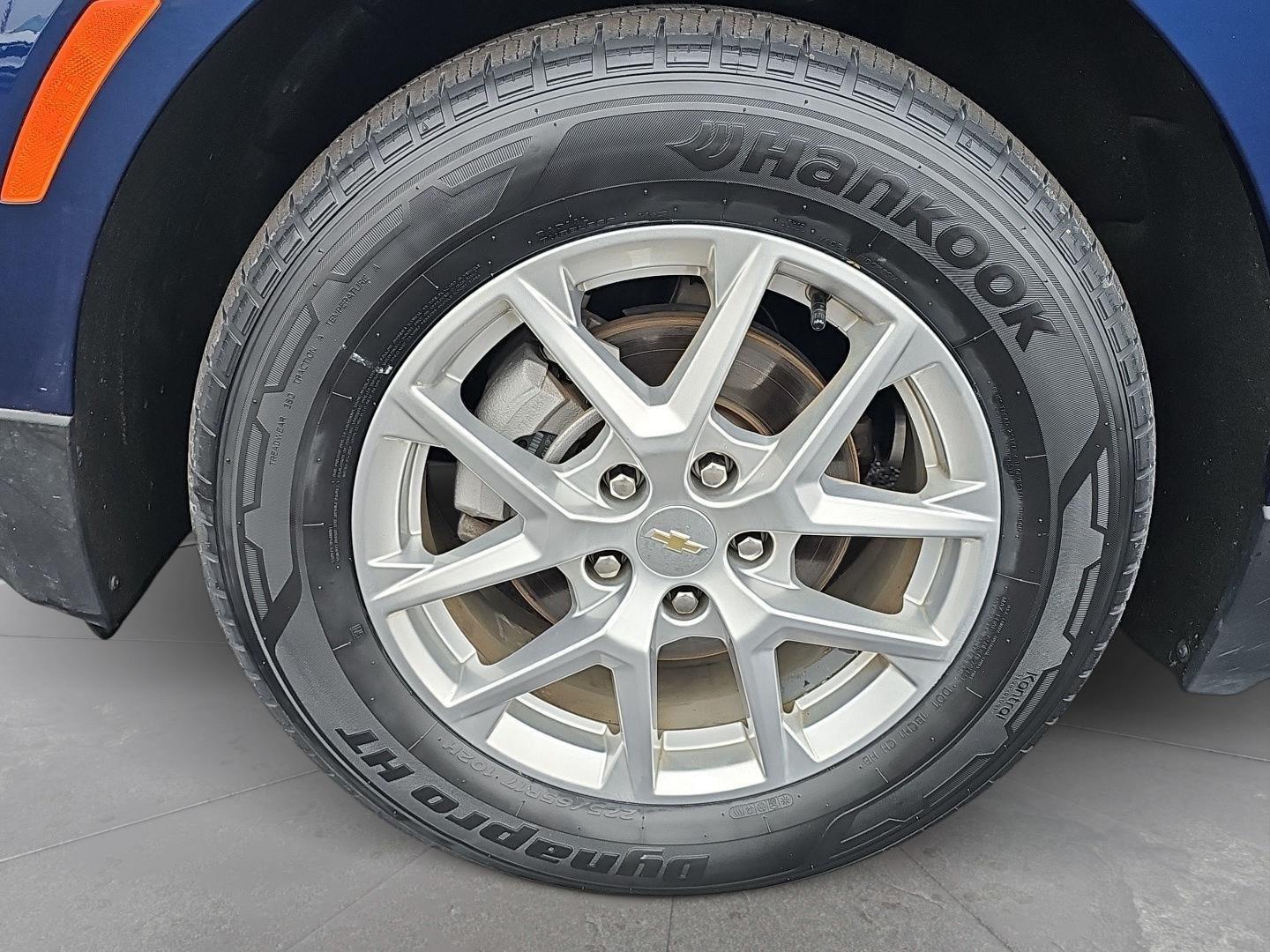 2023 Chevrolet Equinox LS photo 3