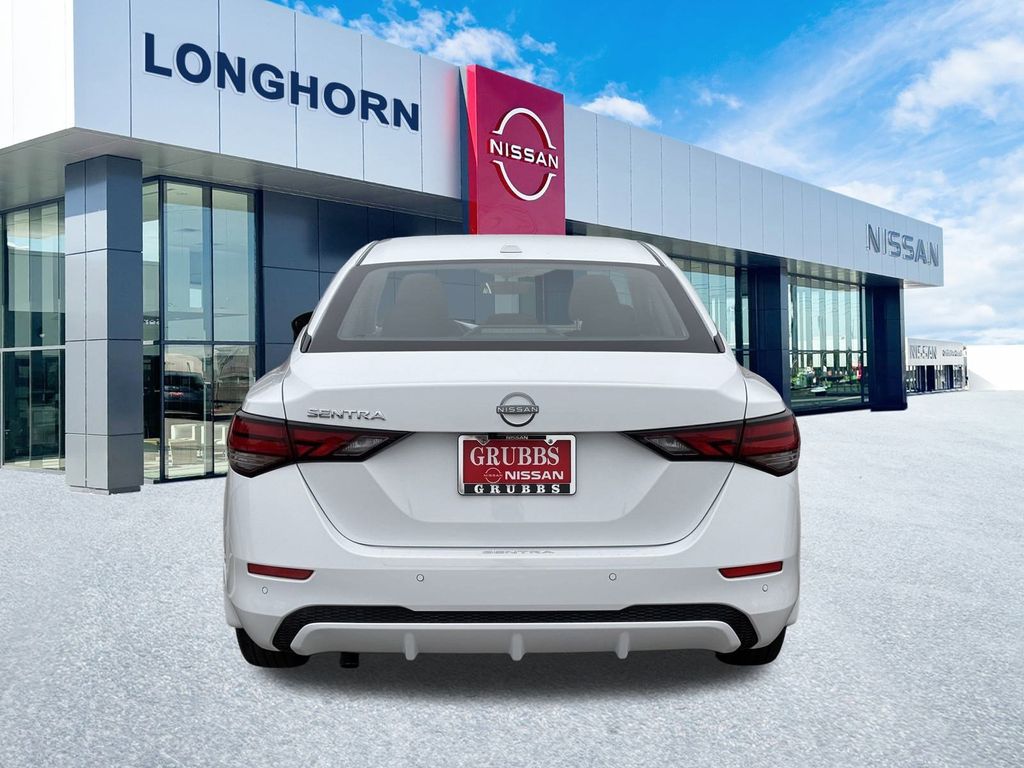 2025 Nissan Sentra SV photo 4