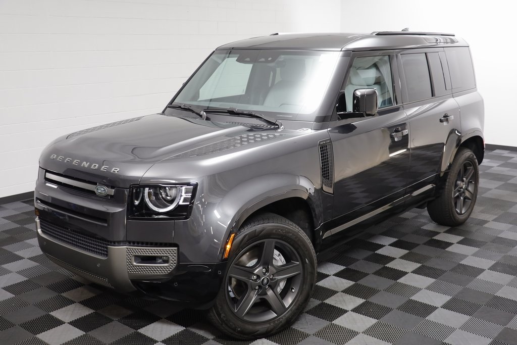 2025 Land Rover Defender 110 X-Dynamic SE photo 3