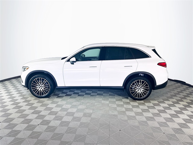 2026 Mercedes Benz GLC 300 photo 4