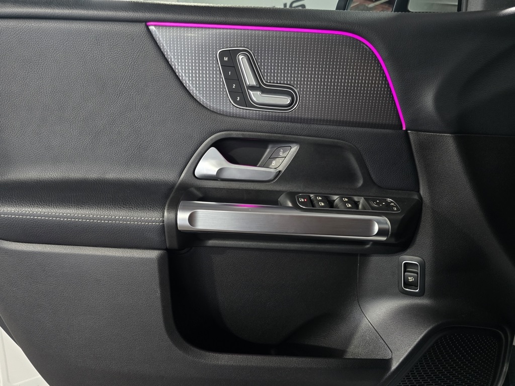 2020 Mercedes Benz GLB 250 photo 12