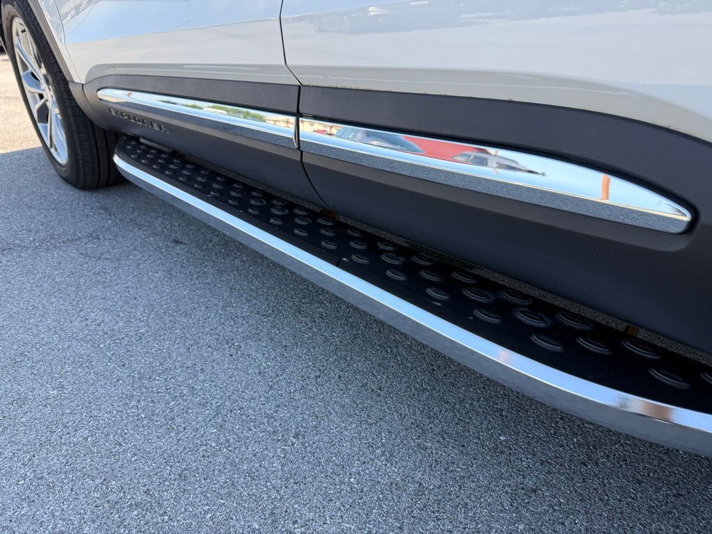 2023 Ford Explorer XLT photo 11