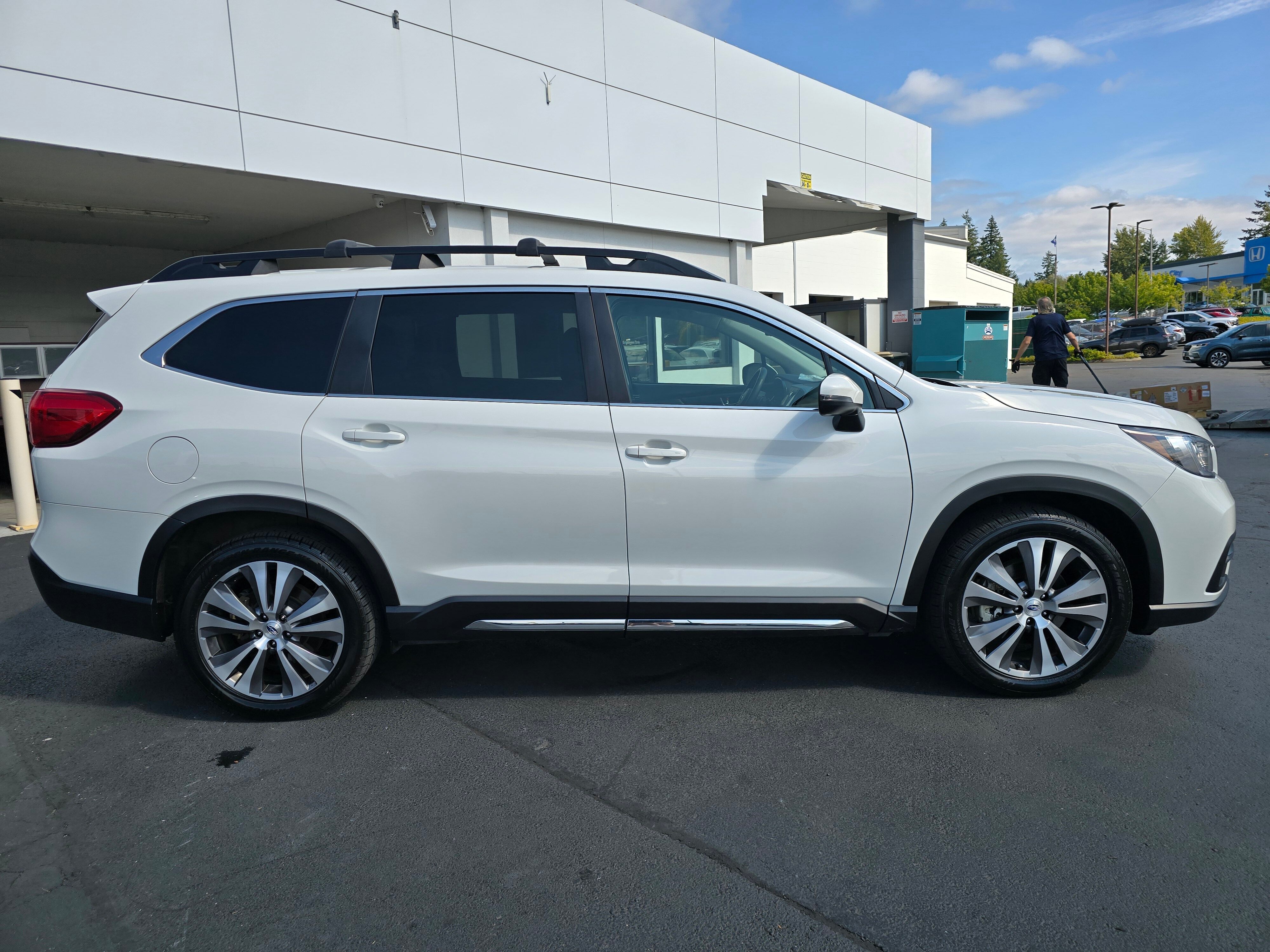 2022 Subaru Ascent Limited photo 3