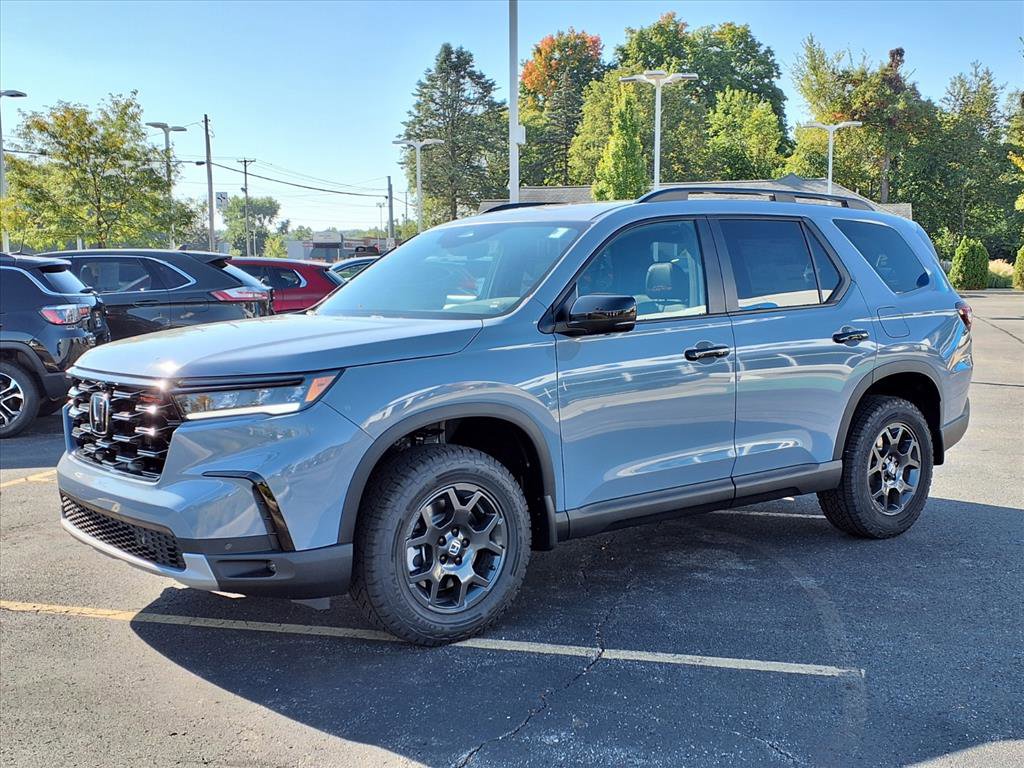2025 Honda Pilot TrailSport photo 3