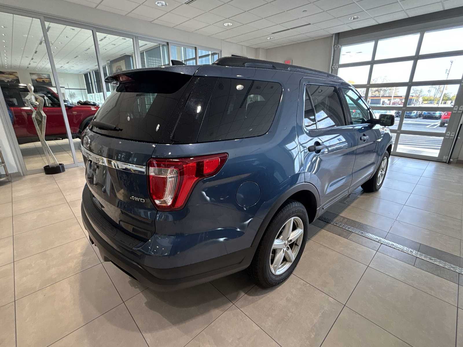 2018 Ford Explorer Base photo 3