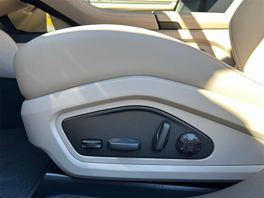 2025 Porsche Taycan 4S photo 26