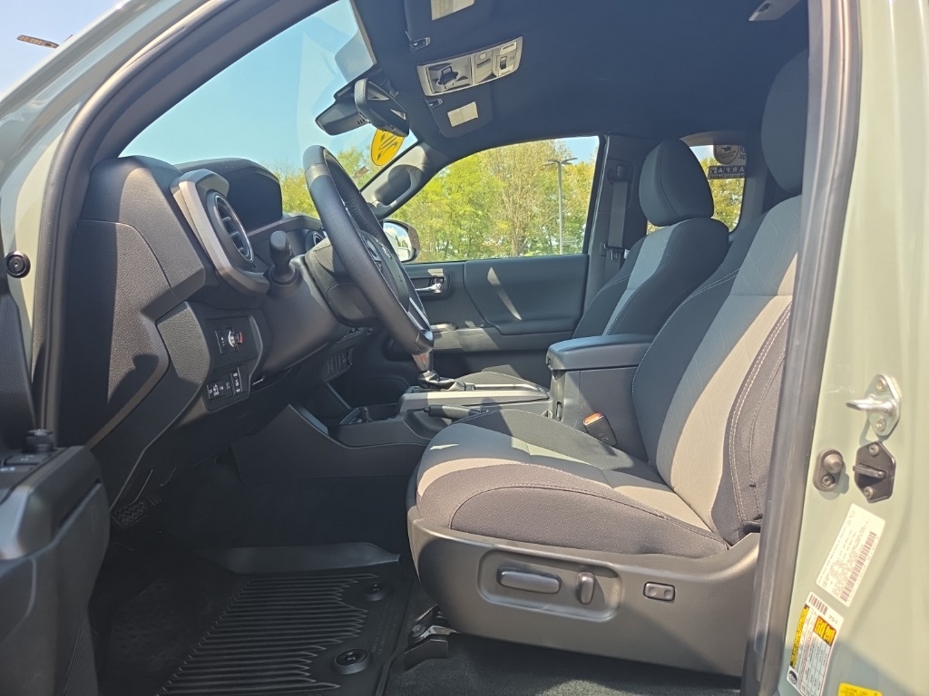 2023 Toyota Tacoma TRD Off-Road photo 15