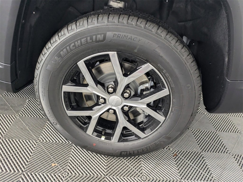 2025 Jeep Grand Cherokee Limited photo 15