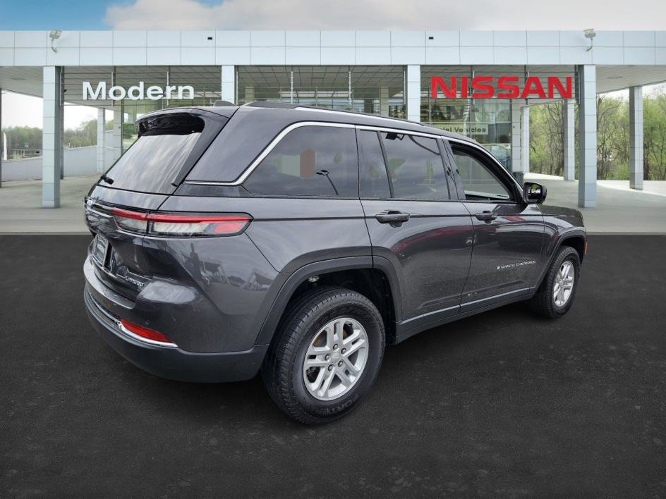 2023 Jeep Grand Cherokee Laredo photo 4