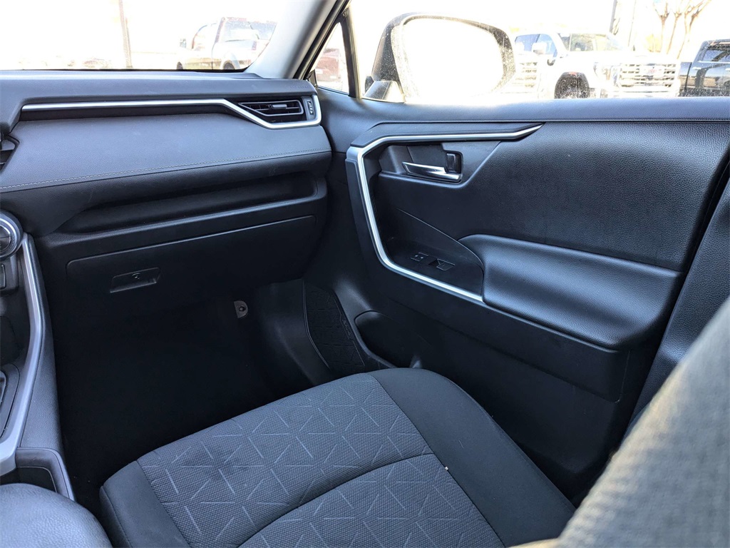 2022 Toyota RAV4 XLE photo 17