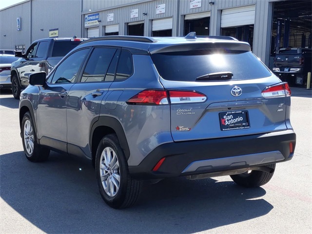 2023 Toyota Corolla Cross LE photo 6