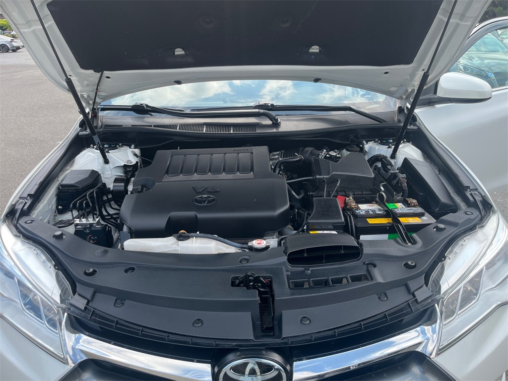 2017 Toyota Camry XLE photo 19