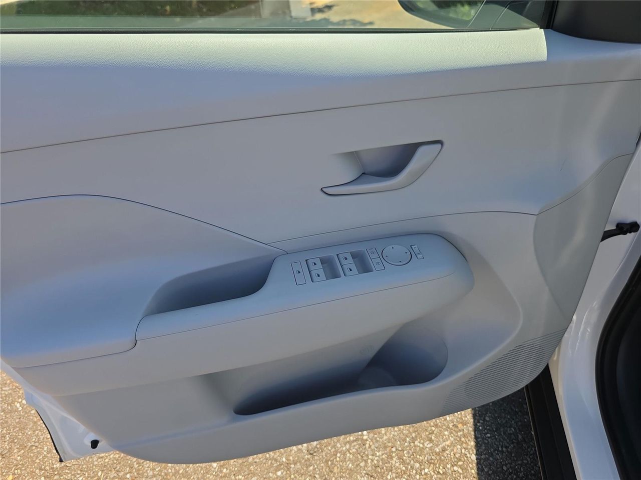 2026 Hyundai Kona SE photo 10