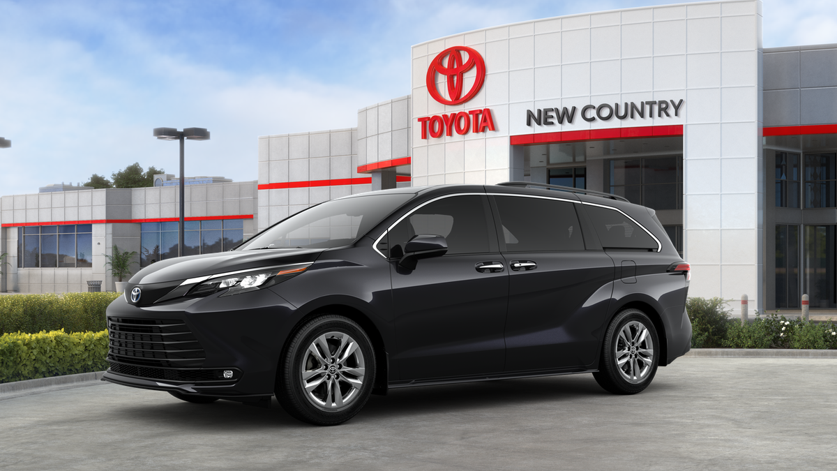 2025 Toyota Sienna XLE photo 2