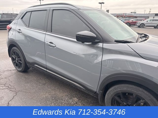 2024 Nissan Kicks SR photo 3