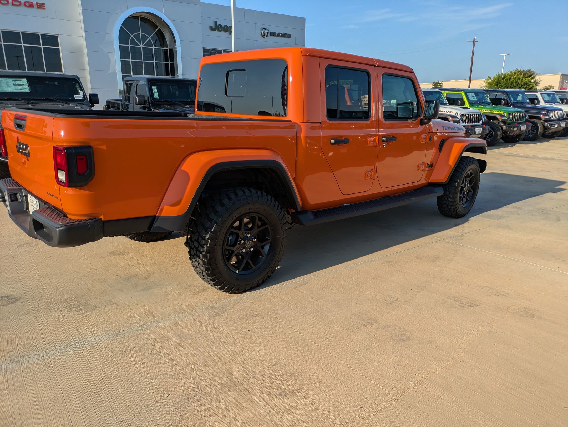 2025 Jeep Gladiator Texas Trail photo 2