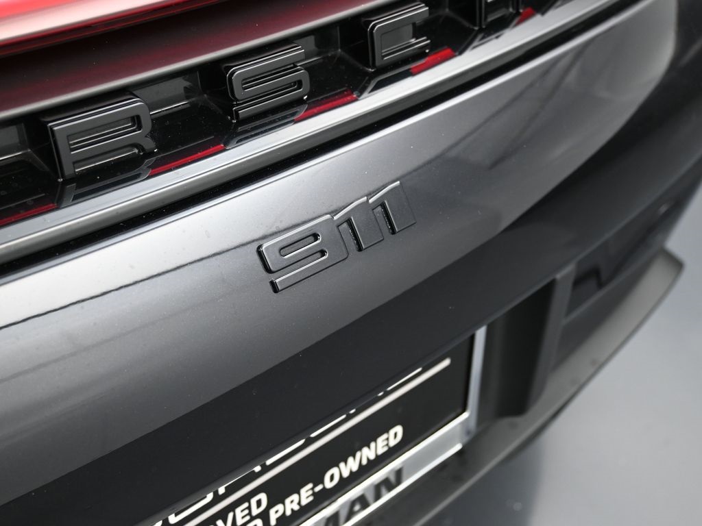 2025 Porsche 911 photo 8