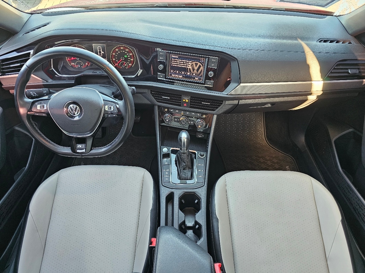 2019 Volkswagen Jetta R-Line photo 4