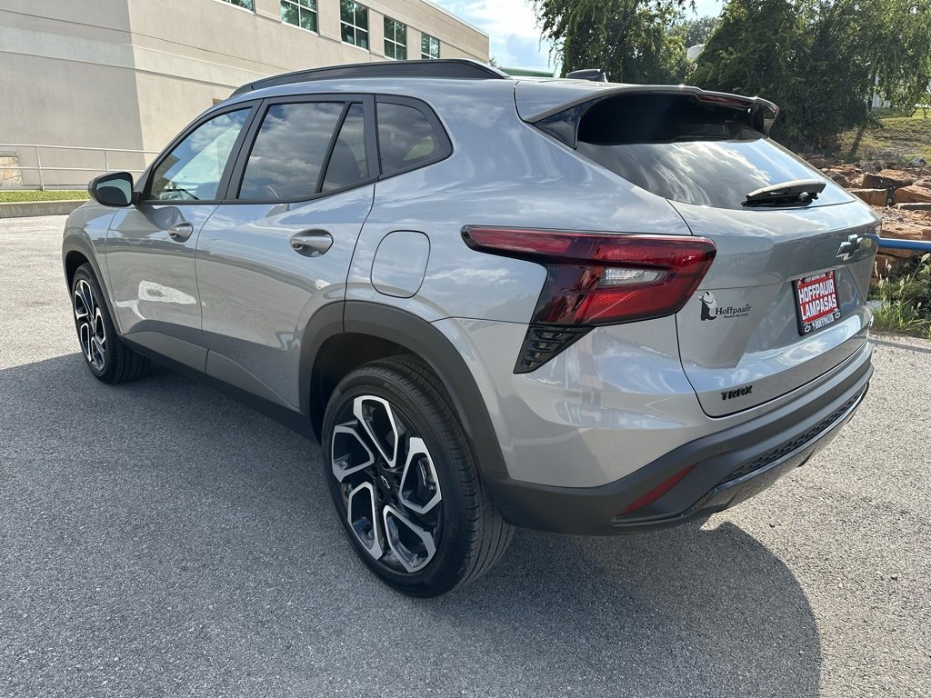 2025 Chevrolet Trax photo 3