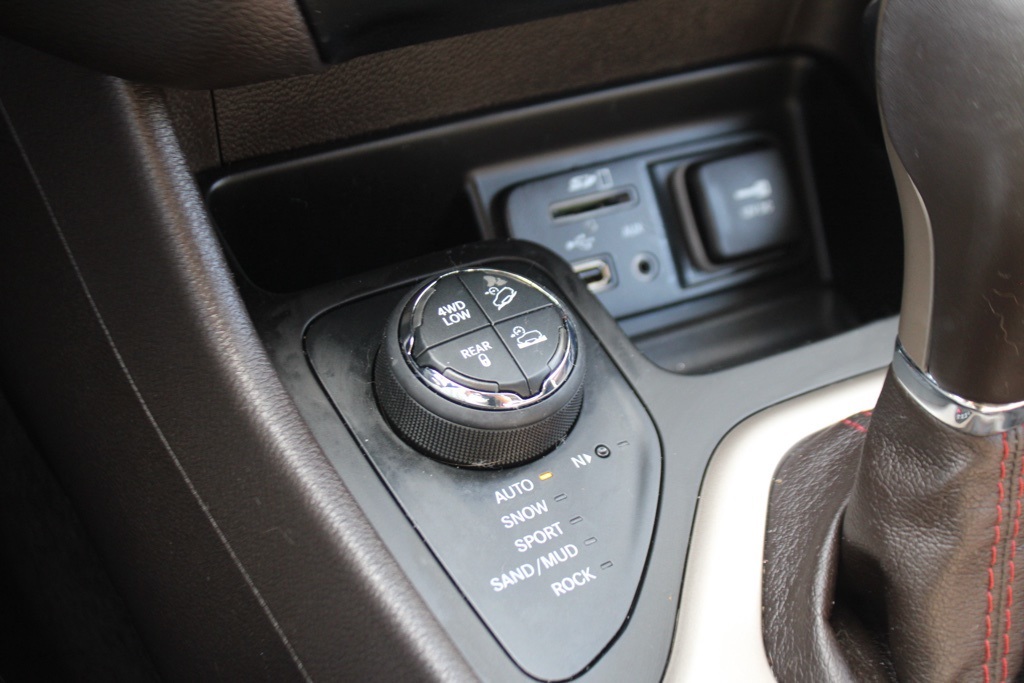 2016 Jeep Cherokee Trailhawk photo 26