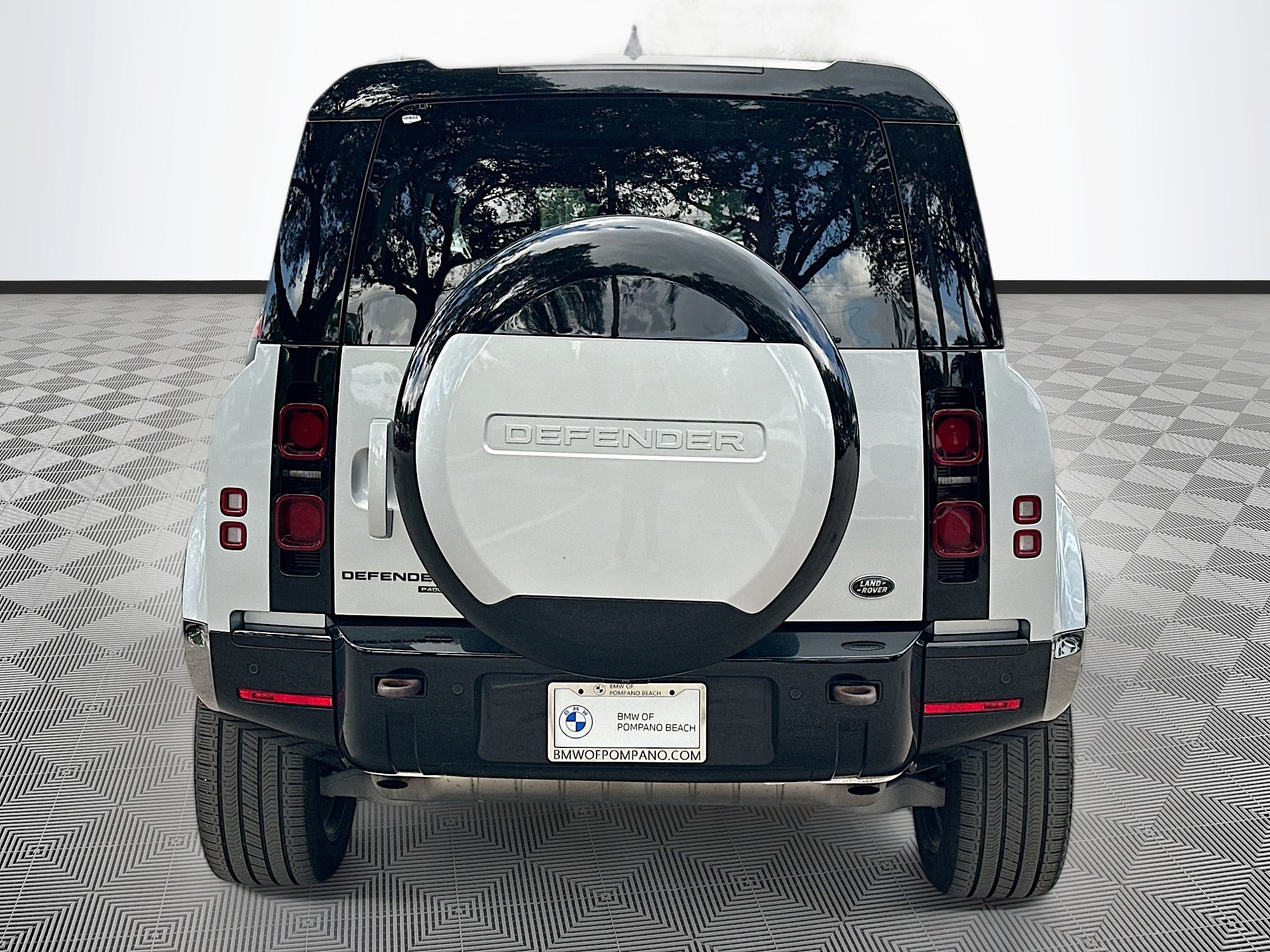 2023 Land Rover Defender X-Dynamic SE photo 4