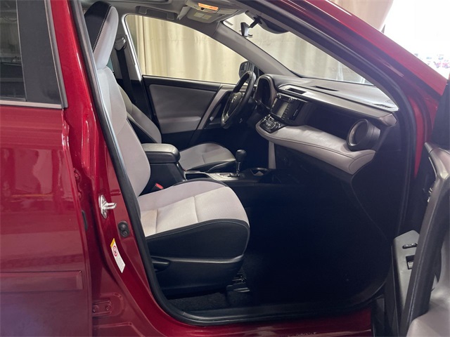 2018 Toyota RAV4 Hybrid XLE photo 22