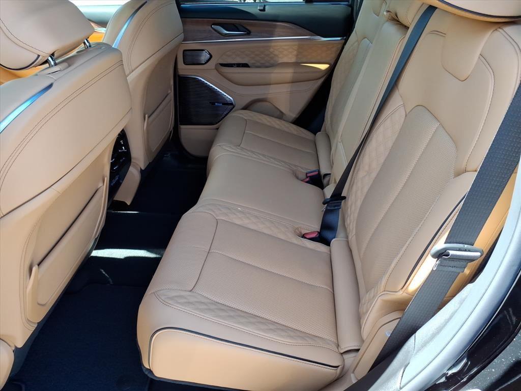 2025 Jeep Grand Cherokee Summit Reserve photo 4