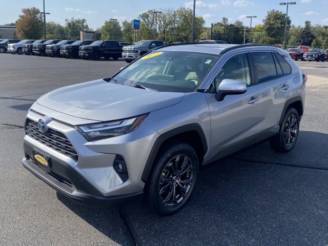 2023 Toyota RAV4 XLE Premium photo 3
