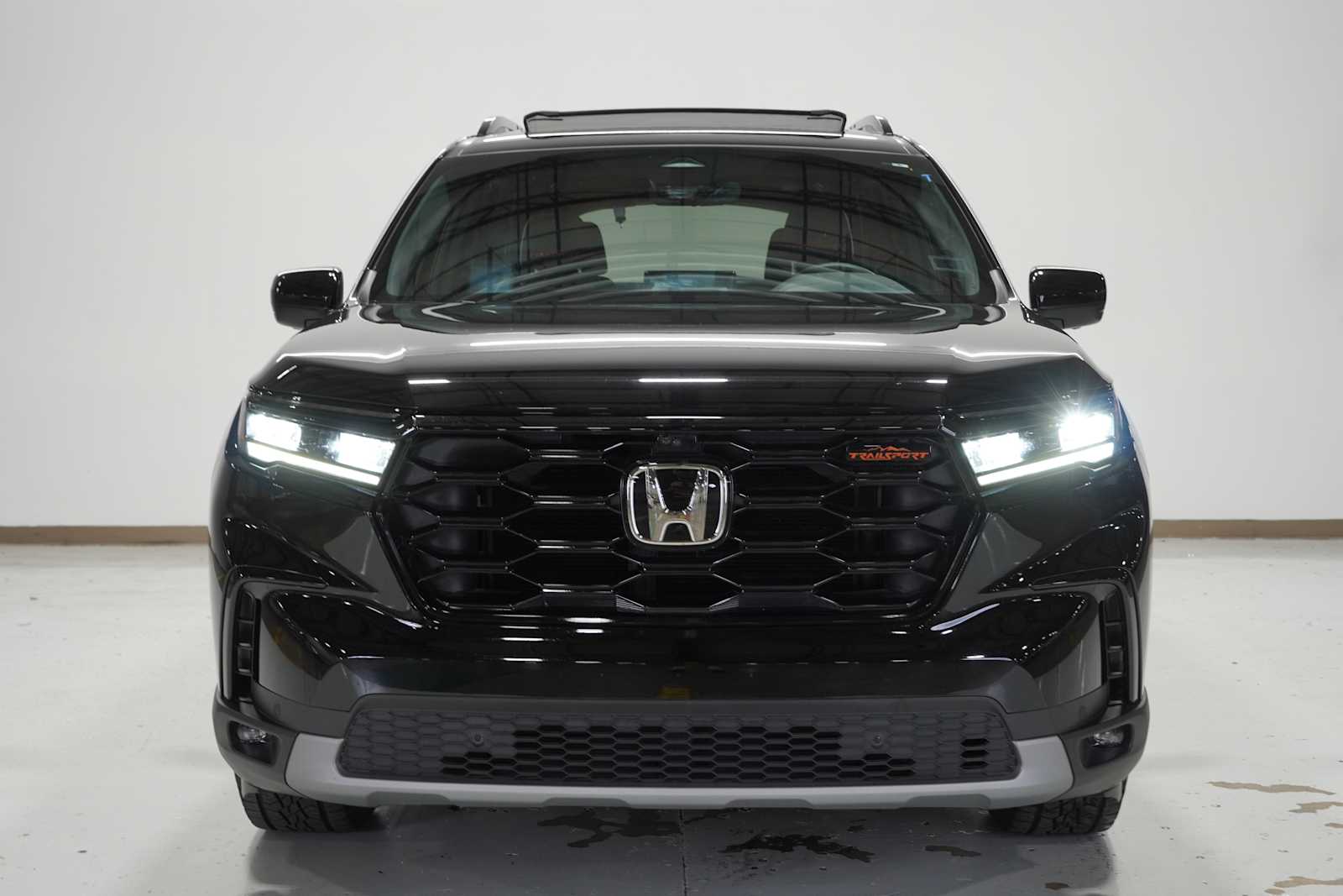 2024 Honda Pilot TrailSport photo 2