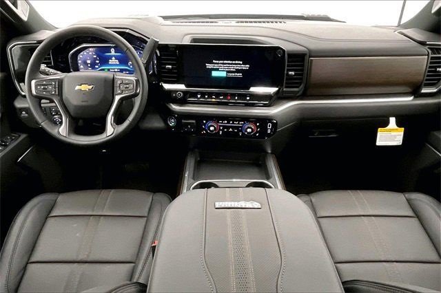 2025 Chevrolet Silverado 3500HD High Country photo 9