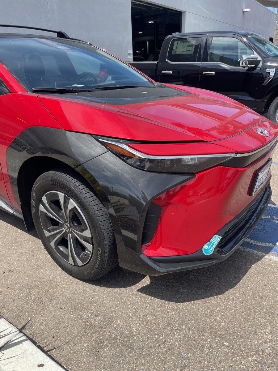 2024 Toyota bZ4X XLE photo 9