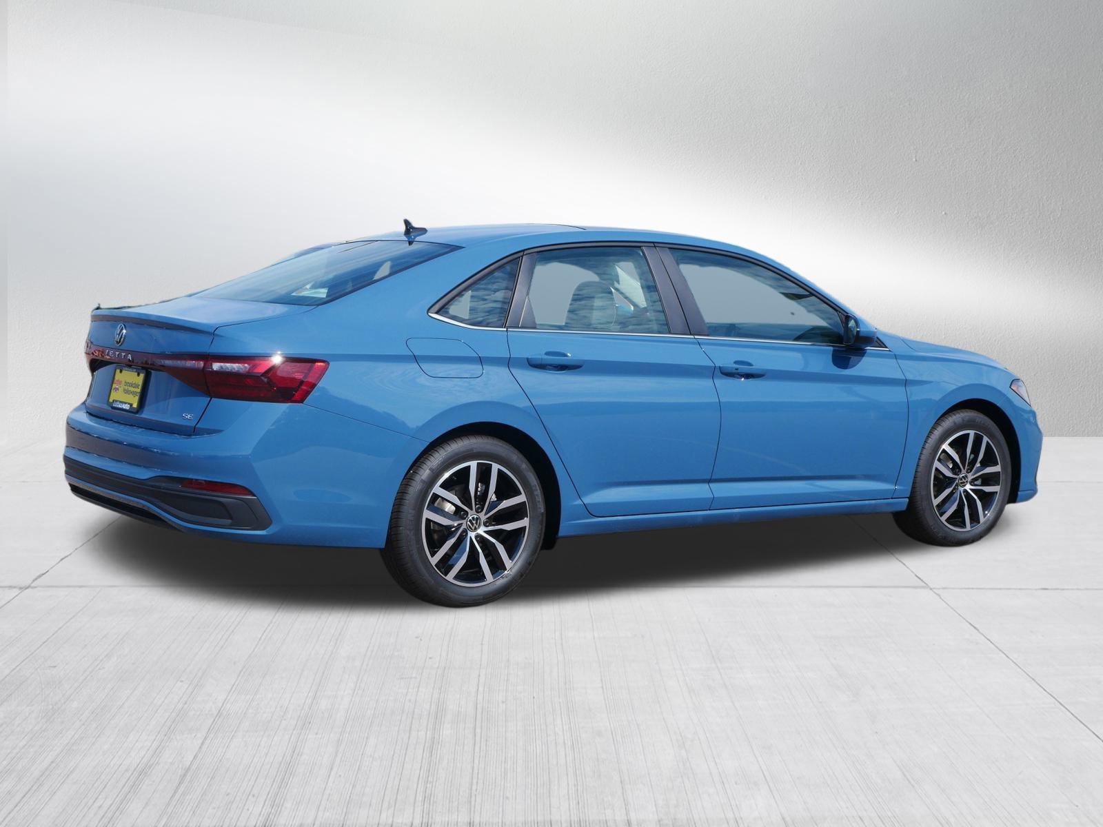 2025 Volkswagen Jetta SE photo 3