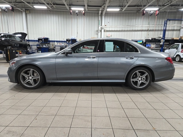 2017 Mercedes Benz E 300 photo 2