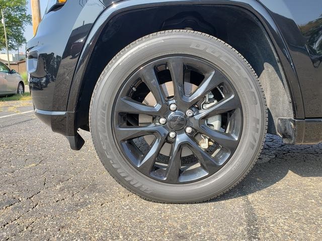 2021 Jeep Grand Cherokee Laredo X photo 21