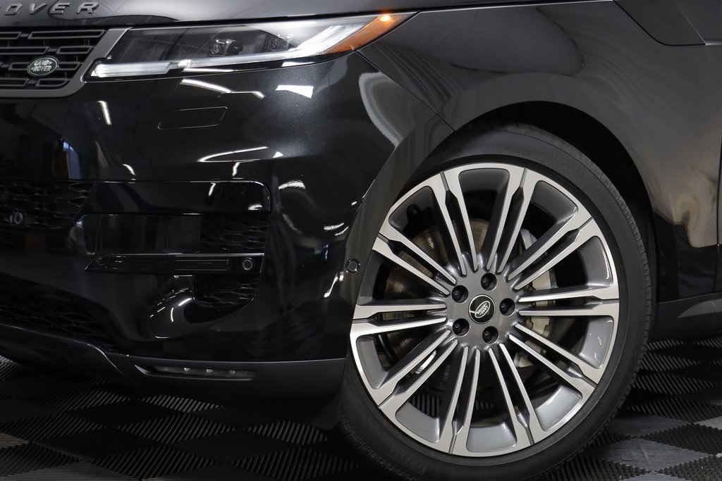 2025 Land Rover Range Rover Sport SE photo 3