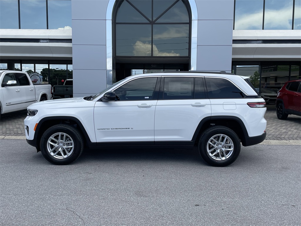 2025 Jeep Grand Cherokee Laredo X photo 3