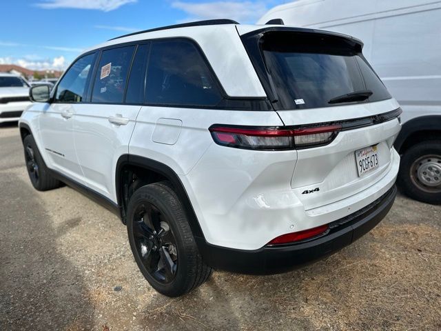 2022 Jeep Grand Cherokee Altitude photo 3