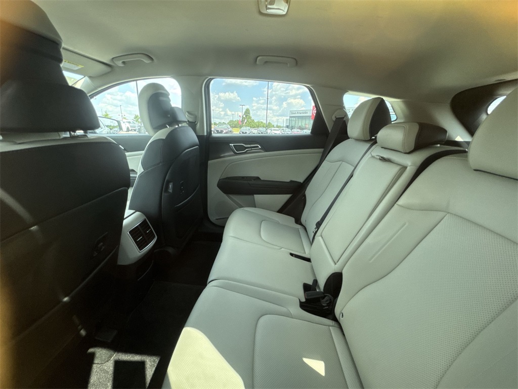 2024 Kia Sportage EX photo 12
