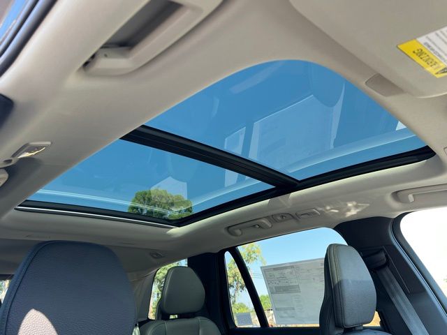 2025 Volvo XC90 T8 Core photo 30