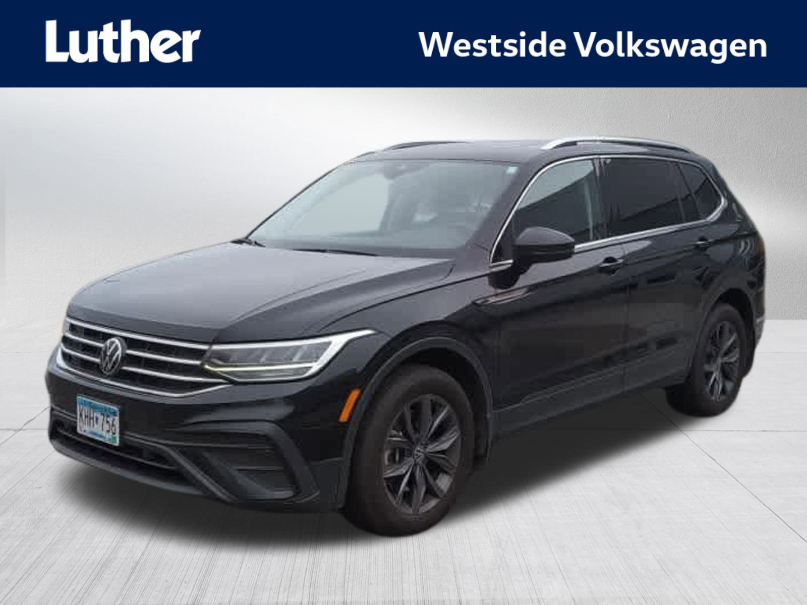 2023 Volkswagen Tiguan SE's photo