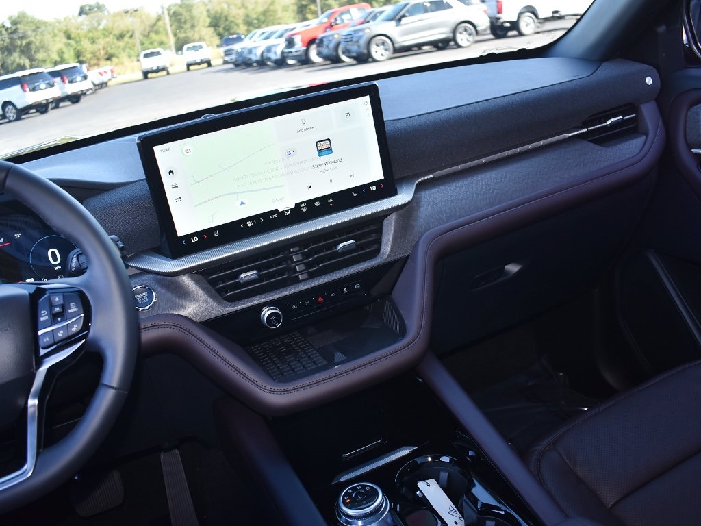 2025 Ford Explorer Platinum photo 17