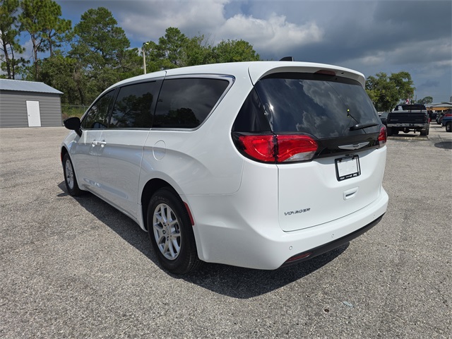 2026 Chrysler Voyager LX photo 3