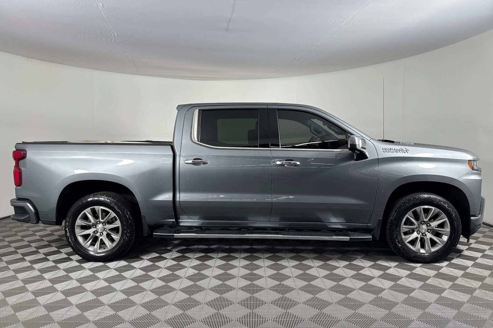 2021 Chevrolet Silverado 1500 High Country photo 3