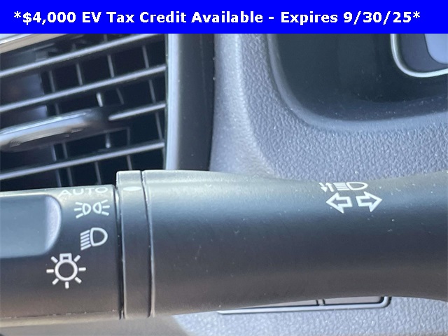 2023 Nissan Leaf S photo 27