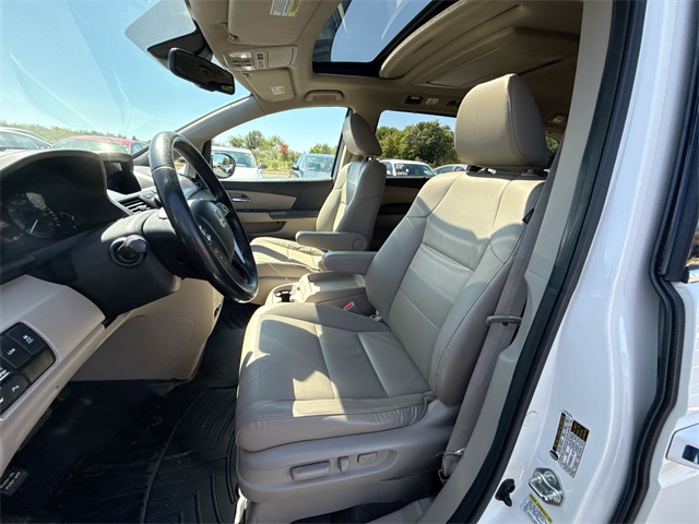 2015 Honda Odyssey Touring photo 16