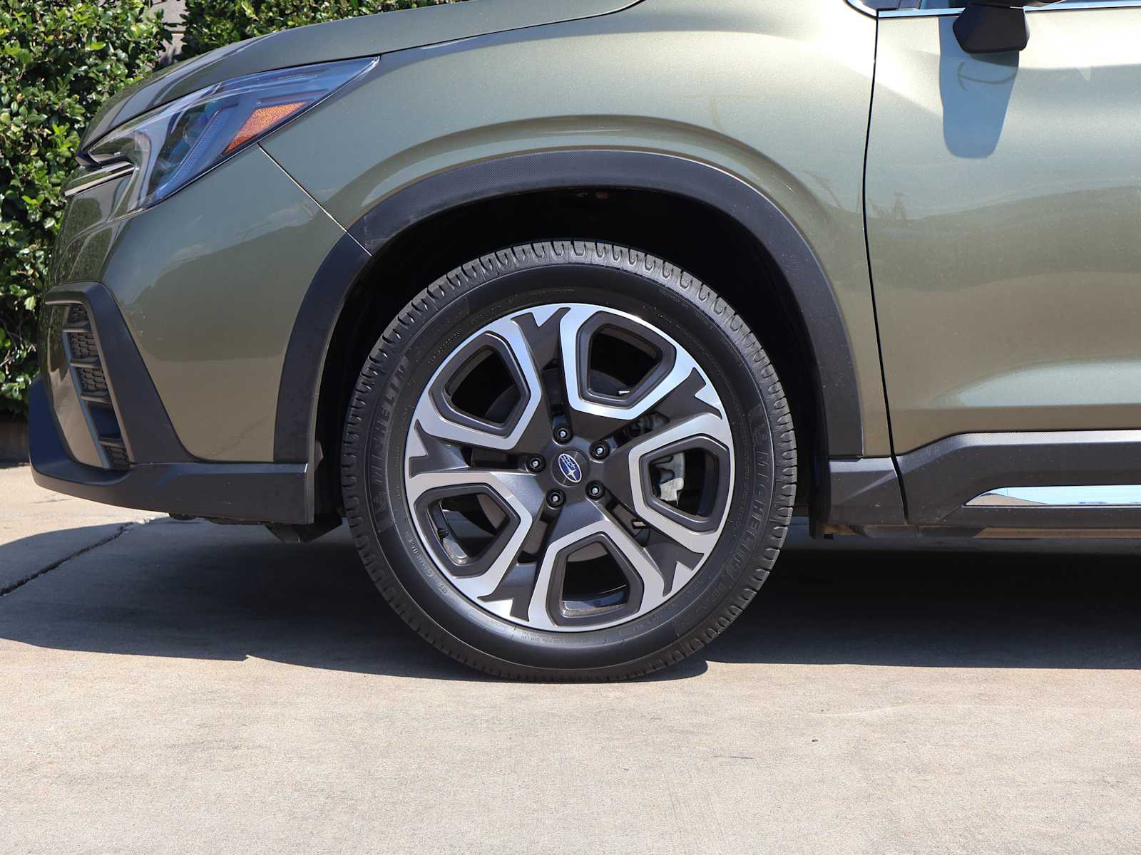 2023 Subaru Ascent Touring photo 4