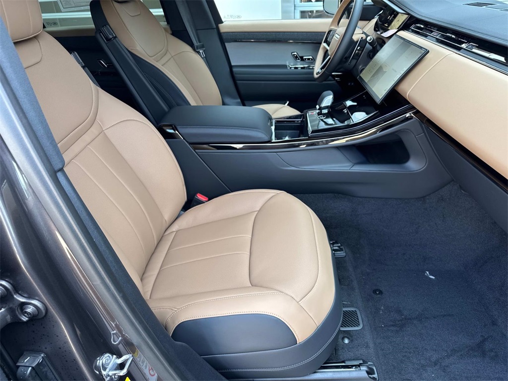 2025 Land Rover Range Rover Sport SE photo 11